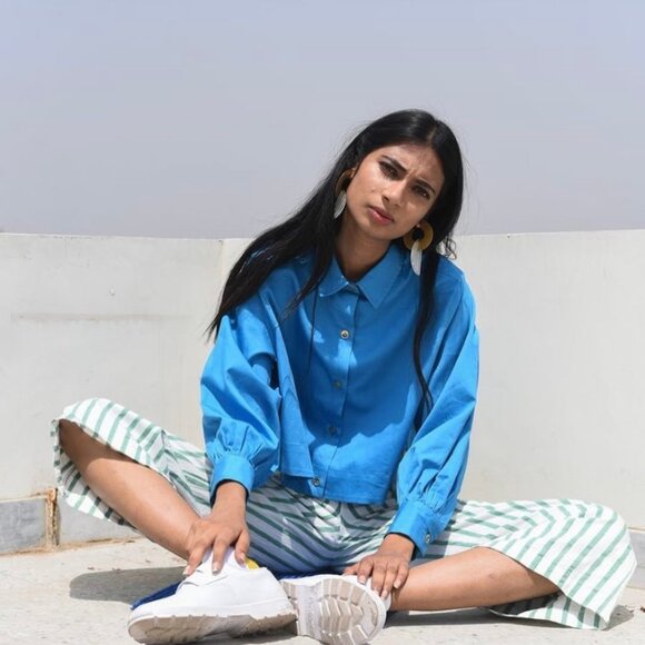 Maggie Jayne Blue Cropped Blouse - Picture 1 of 8